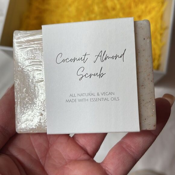 Gratitude 100% Soy “Gratitude” Soy CandleWith Scrub Box Set. - Picture 7 of 9